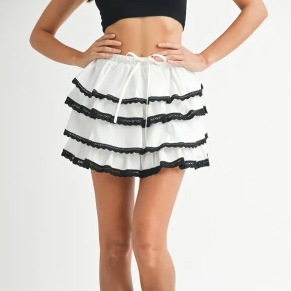 ✨NWT MABLE Poplin Ruffle Layered Contract Lace Trim Mini Skirt - Picture 1 of 9